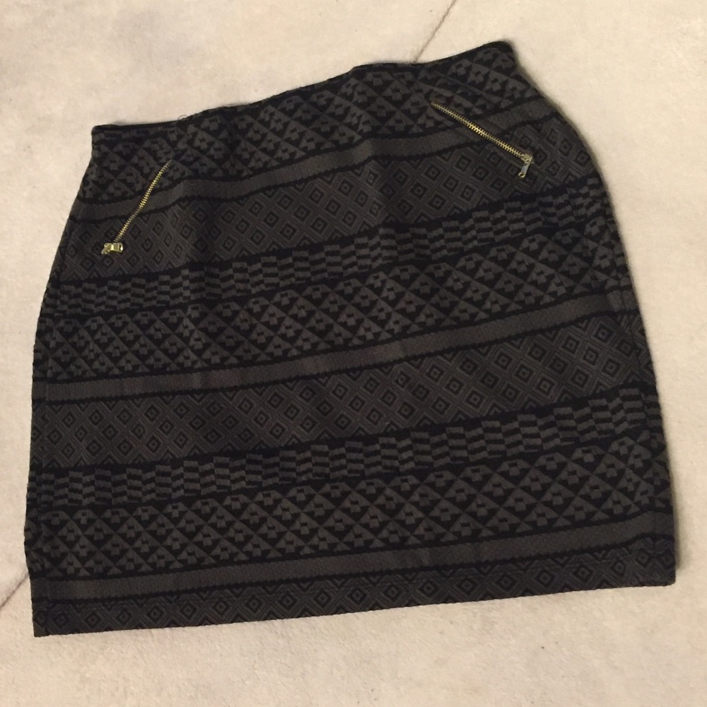 Green and black geometric skirt